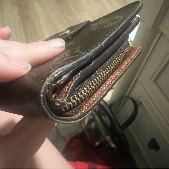 🧡Authentic Vintage Louis Vuitton compact lip fold bifold. EXcellent Condition!! - Picture 9 of 11